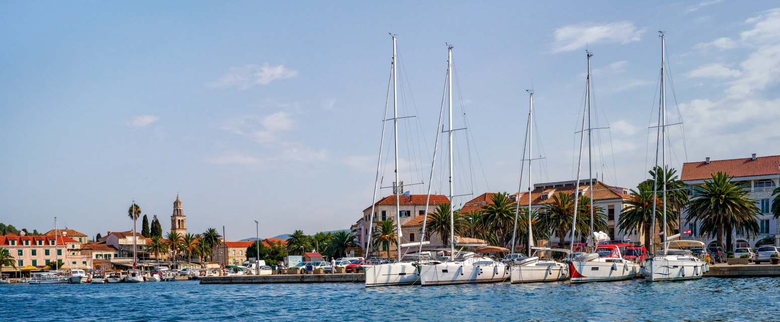 Korčula koju turisti ne vide: Tragom Olivera Dragojevića kroz Velu Luku