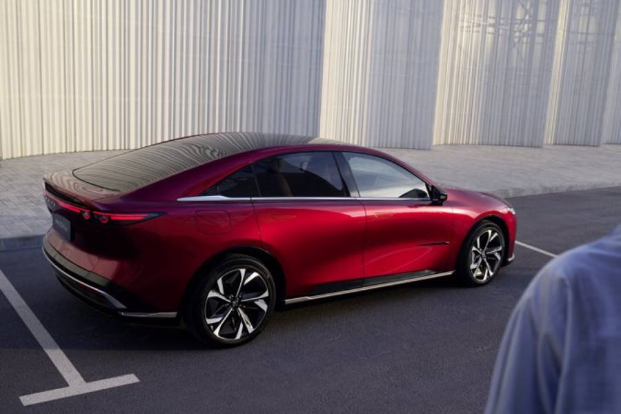 Mazdina električna limuzina preotima kupce Volkswagenu u Evropi?