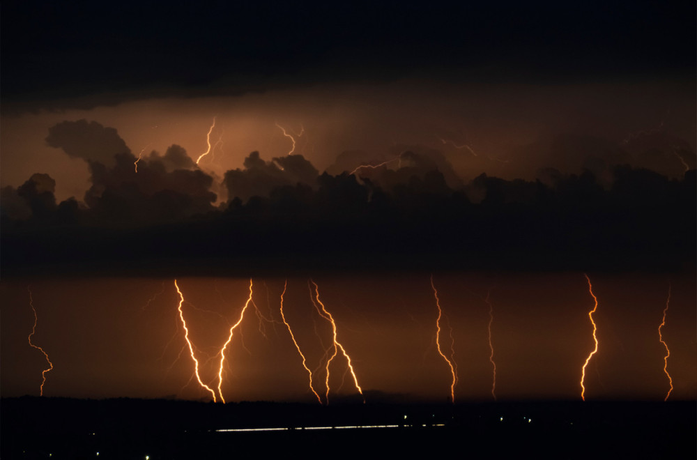Nevreme pustoši Italiju: Oluja nosila krovove sa kuća; Popaljeni alarmi; Ljudi mahnito zovu pomoć FOTO/VIDEO