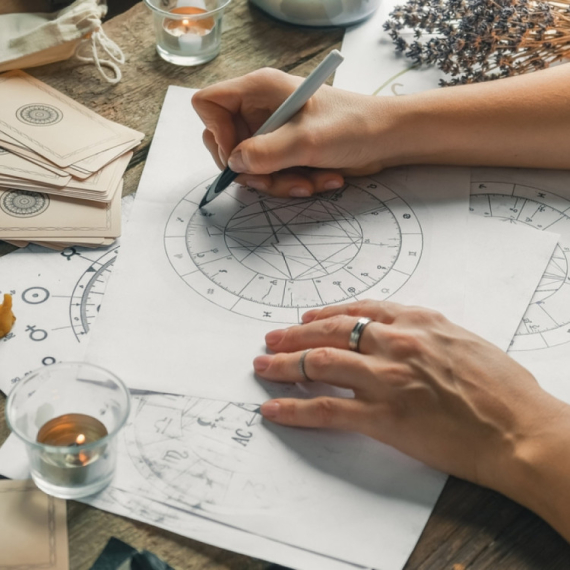 Ova drevna astrološka tehnika otkriva vašu sudbinu u 2026. godini VIDEO