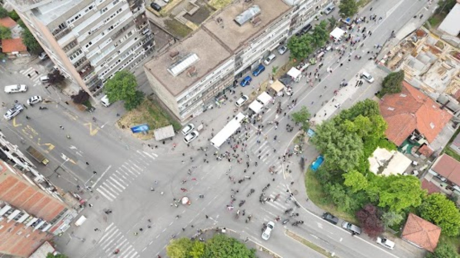 Propao skup blokadera; Brutalno maltretiraju ceo grad; Fotografije otkrile koliko ih je FOTO