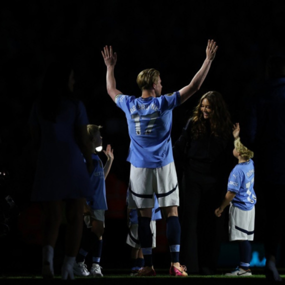 Napulj opet podrhtava – stiže legenda Sitija