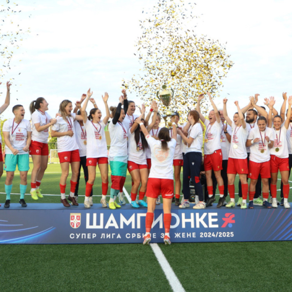 Fudbalerke Zvezde proslavile titulu