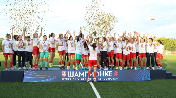 Fudbalerke Zvezde proslavile titulu