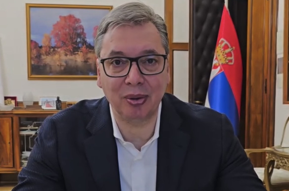 Vučić objavio novi video: "Sardine i luk u pauzi. Posle jela, rad, rad i samo rad" VIDEO