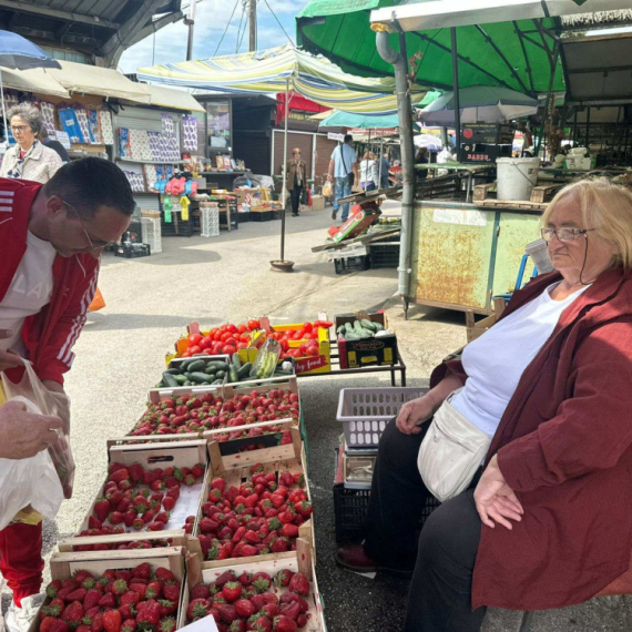 Skuplje od pečenja: Trešnje se na pijaci prodaju i na komad?