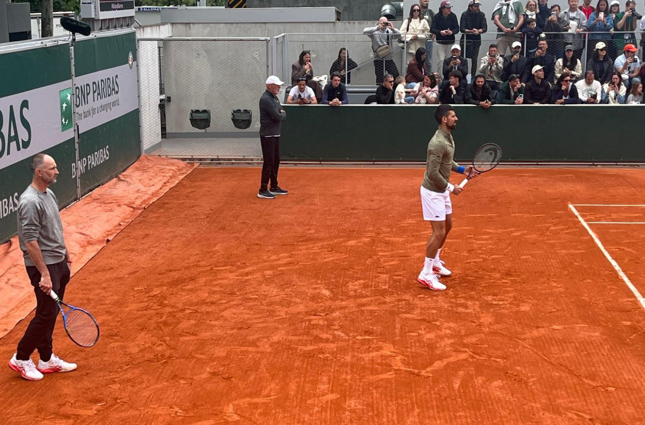 Novak na prvom treningu na Rolan Garosu FOTO