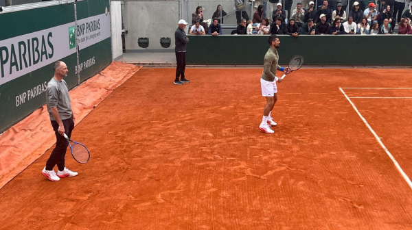 Novak na prvom treningu na Rolan Garosu FOTO