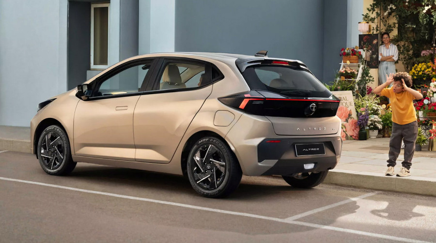 Dajte ga ovamo! Tatin jeftini hečbek je indijska privilegija FOTO