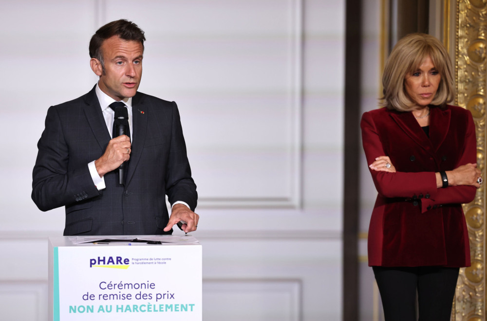 Makron se oglasio nakon supruginog "šamara"; Francuski predsednik otkrio šta se desilo