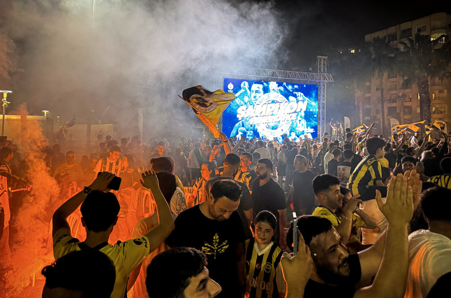 Hiljade dočekale Gudurića i ekipu u Istanbulu VIDEO