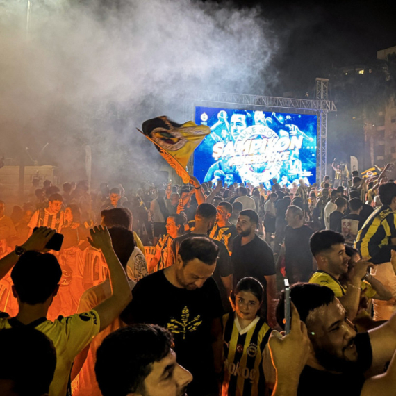 Hiljade dočekale Gudurića i ekipu u Istanbulu VIDEO