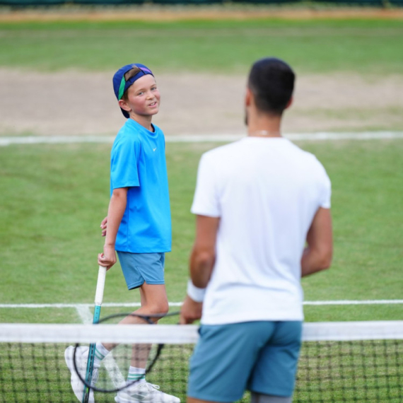 Upomoć, Novakov sin hoće da mi ukrade posao