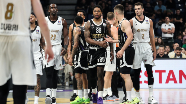 Crno-bela dominacija: Partizan demolirao Dubai