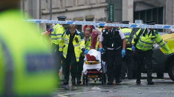 Automobil uleteo među navijače Liverpula tokom proslave titule VIDEO