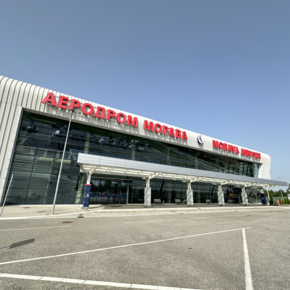 Avionske karte do mora i za 100 evra: Aerodrom Morava sve popularniji, a ima i besplatan parking
