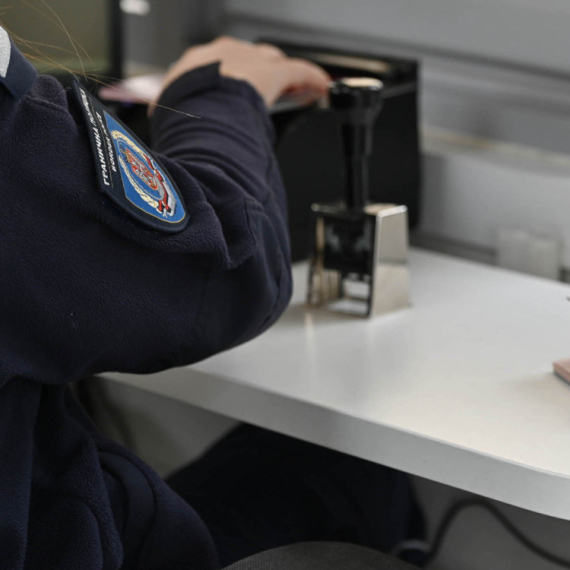 Uhapšeno petoro Kineza: Nudili mito na Aerodromu "Nikola Tesla"