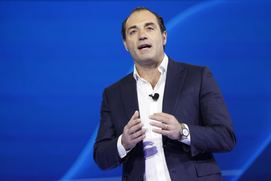 Direktor Stellantisa za godinu dana zaradio koliko prosečan radnik za 82 godine