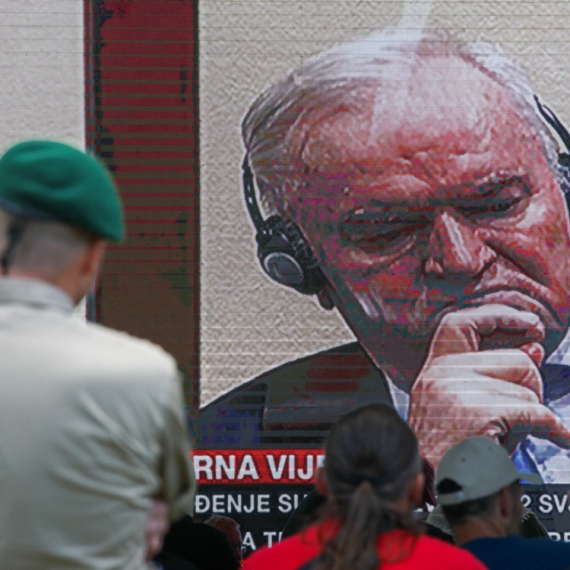 Na blokaderskoj N1 astavlja se kampanja proglašavanja Srba za "genocidni narod" FOTO/VIDEO