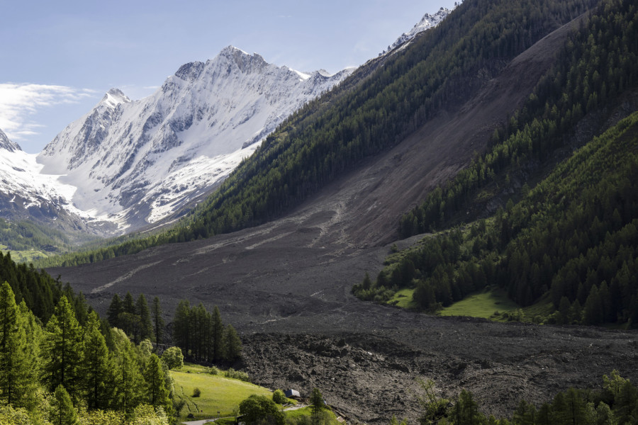 Selo sravnjeno sa zemljom: Evo kako je nekada izgledalo, a kako sad FOTO