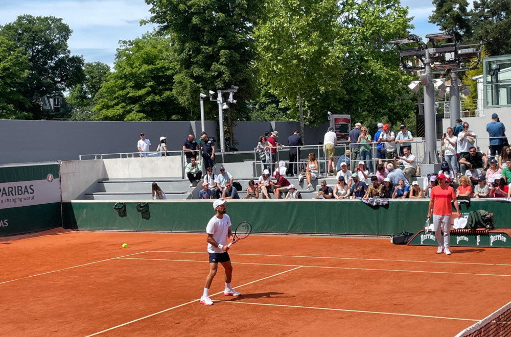 Đoković imao "specijalnog" sparing partnera pred Mutea FOTO