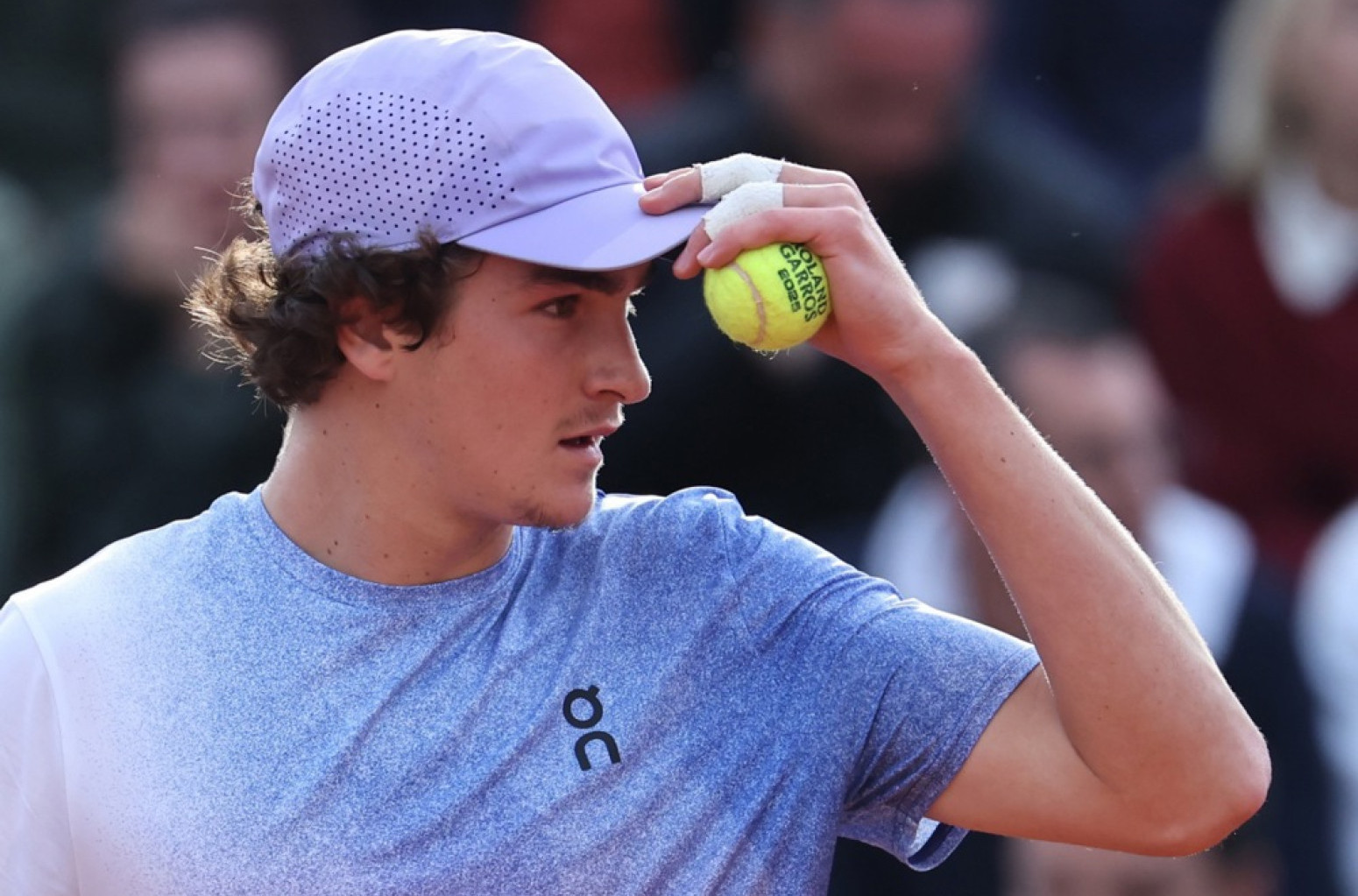 Nova teniska zvezda "drma" Rolan Garosom