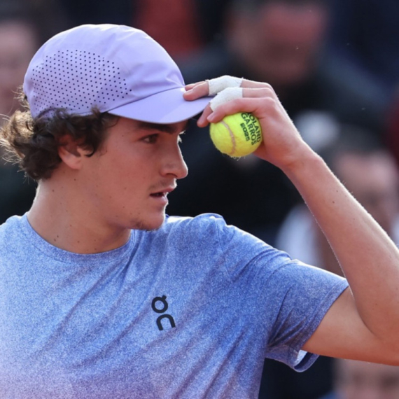 Nova teniska zvezda "drma" Rolan Garosom