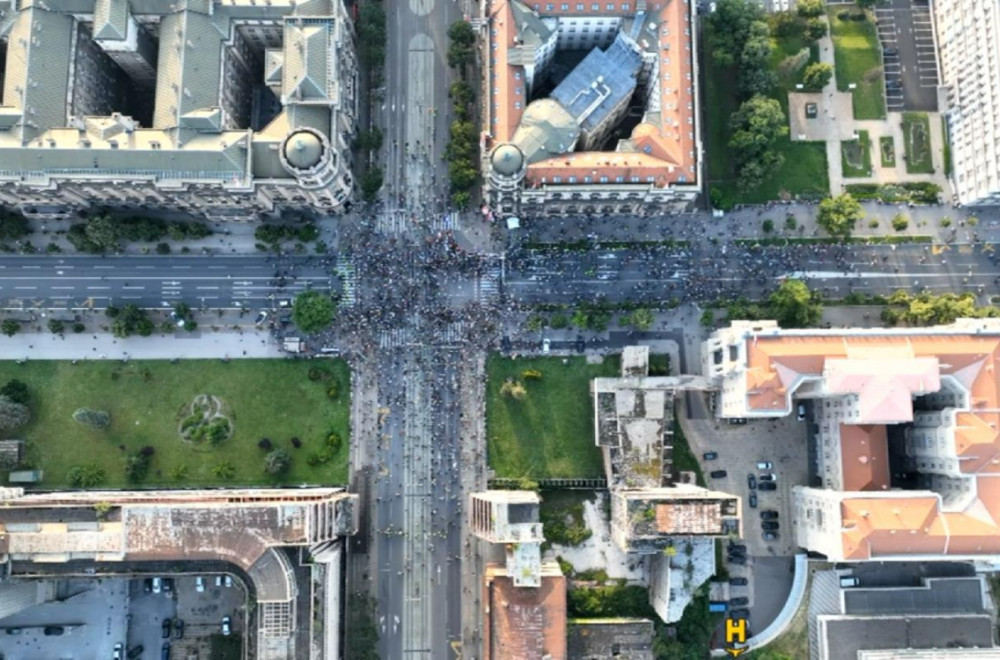 Slike sve govore: Vučić okupio više ljudi pod šatorima u zaječarskim selima nego blokaderi u Beogradu FOTO