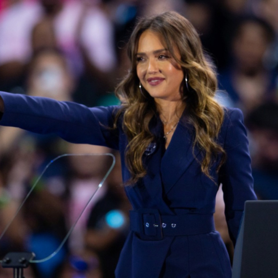 Nakon šokantnog razvoda i tajnih poljubaca, otkriven ljubavni status najlepše glumice