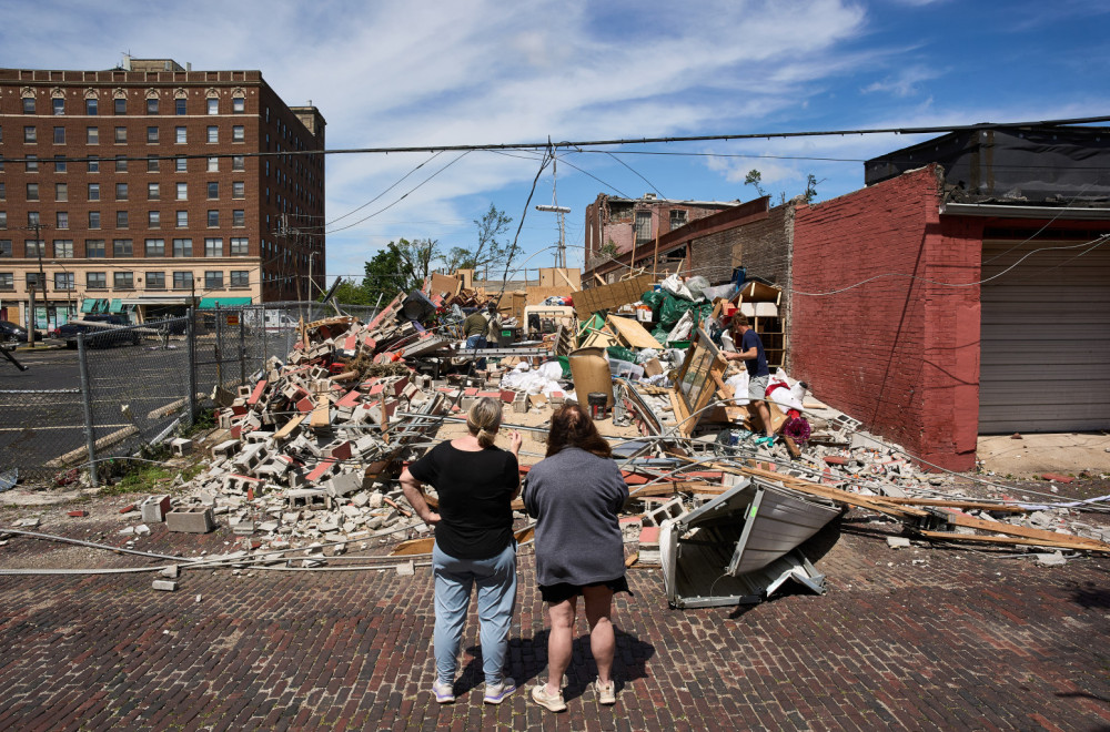 Apokalipsa u SAD: Tornado rušio sve pred sobom; Trampov avion zarobljen; Sin glumca hitno hospitalizovan
