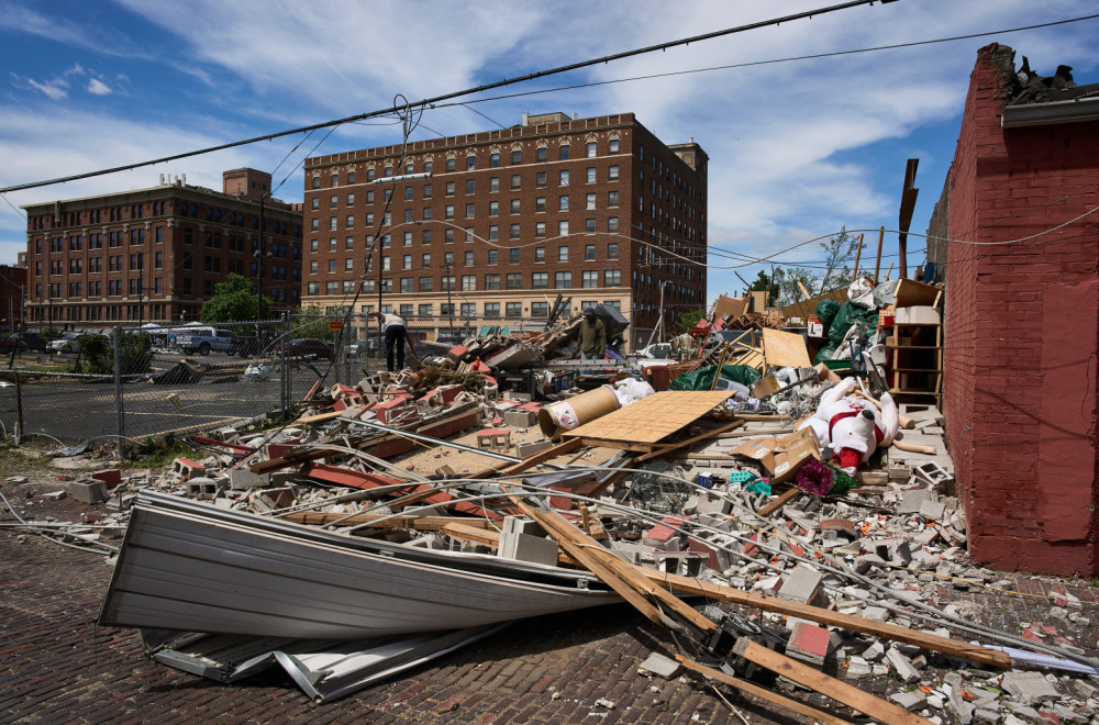 Apokalipsa u SAD: Tornado rušio sve pred sobom; Trampov avion zarobljen; Sin glumca hitno hospitalizovan