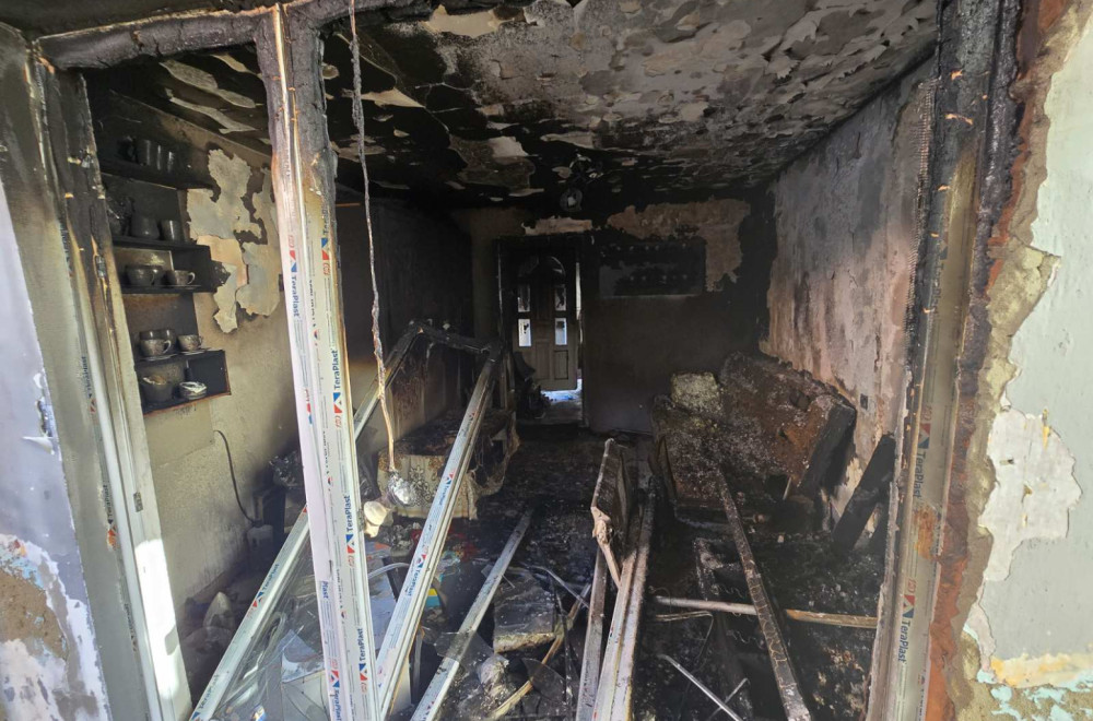 Užas u Nišu; Izbio požar u porodičnoj kući: Povređeno šest osoba, među njima četvoro dece FOTO