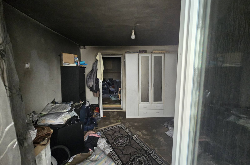 Užas u Nišu; Izbio požar u porodičnoj kući: Povređeno šest osoba, među njima četvoro dece FOTO