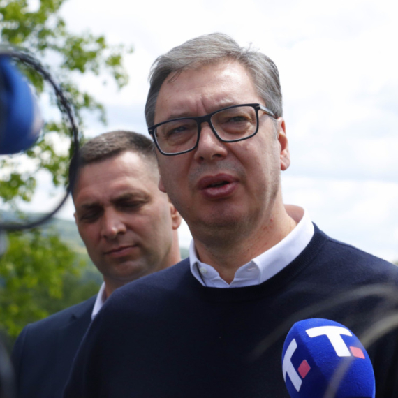 Vučić posetio selo Seča Reka: "Rekonstruisaćemo 96 kilometara puta na teritoriji Kosjerića"