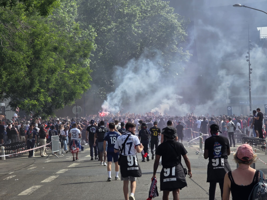 Gori Pariz: Ispred Parka svi koji nisu u Minhenu; Da li će uticati na Đokovića? VIDEO
