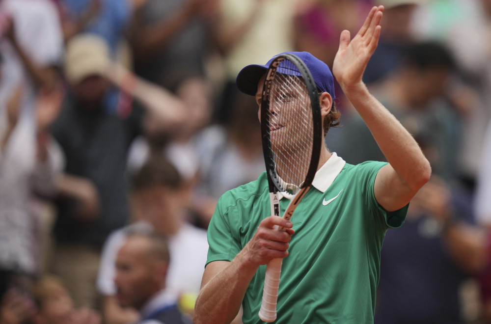 Siner opet uteruje strah u kosti