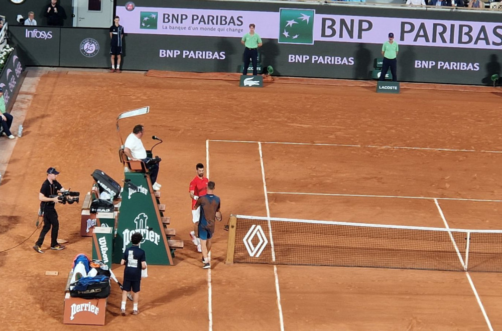 Novak bez upotrebe reketa izveo potez meča – ovacije za Srbina na "Šatrijeu" VIDEO