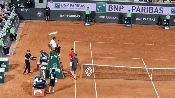 Novak bez upotrebe reketa izveo potez meča – ovacije za Srbina na "Šatrijeu" VIDEO