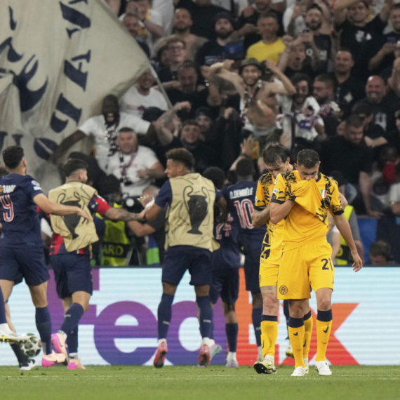 Provokacija – evo ko je prvi čestitao posle finala LŠ FOTO