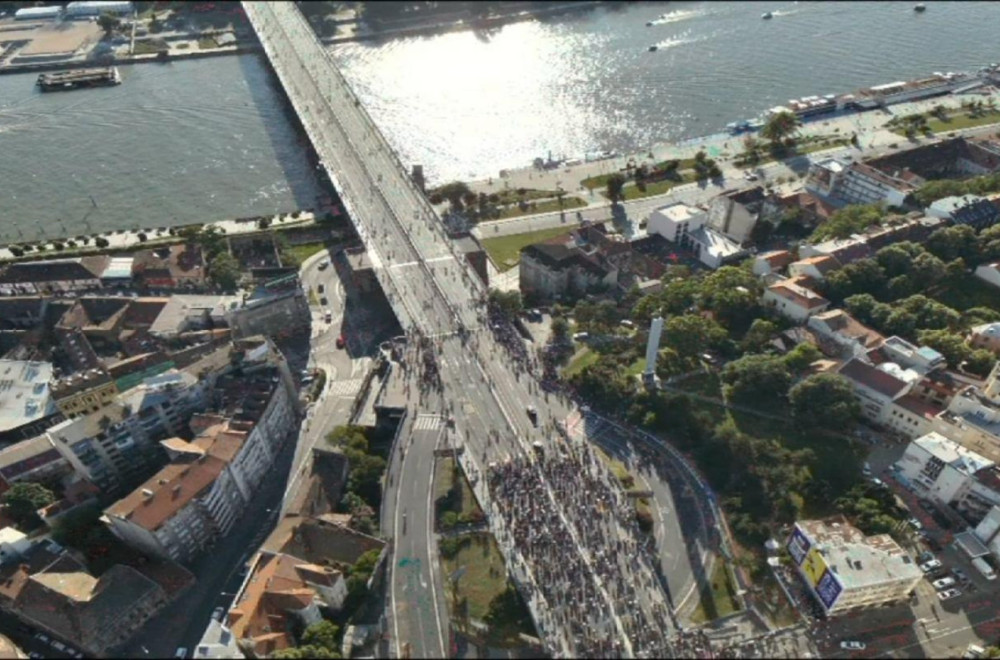 Brankov most i Gazelu blokirala šačica blokadera: Novo maltretiranje građana FOTO/VIDEO