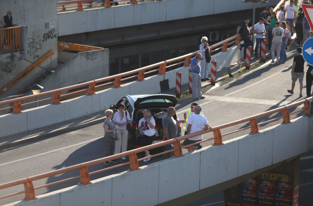 Teror nad građanima se nastavlja: Zaustavljen im auto na Gazeli, ljudi očajni FOTO