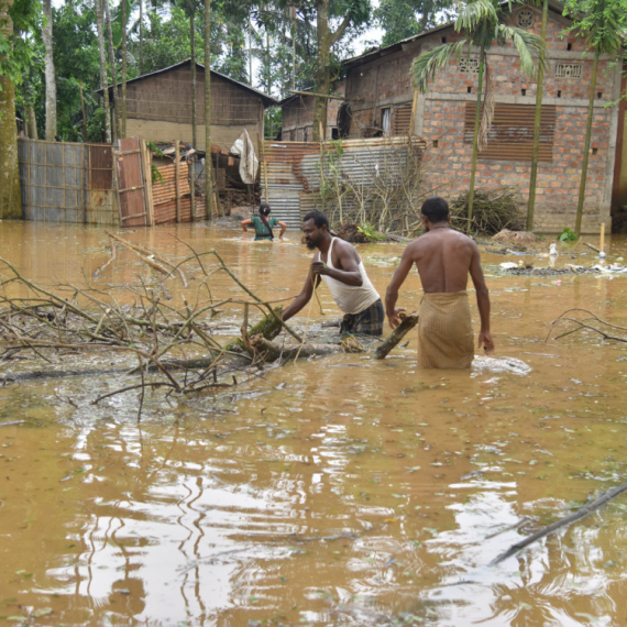 Katastrofa neviđenih razmera: Tela zatrpana u blatu, monsunske kiše uništavaju sve