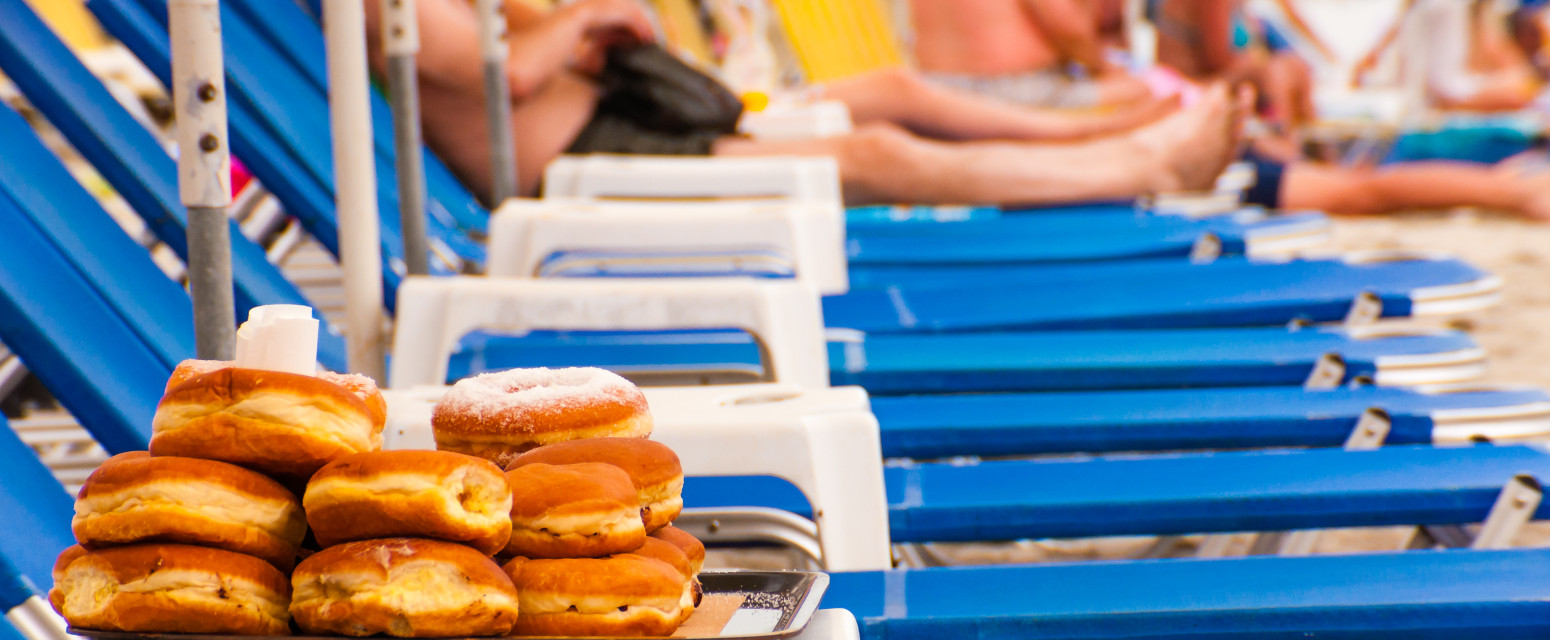 "Sutomorski sindrom, sve je ličilo na vašar": Turista iz Srbije otkrio šta je doživeo na plaži u Grčkoj ANKETA