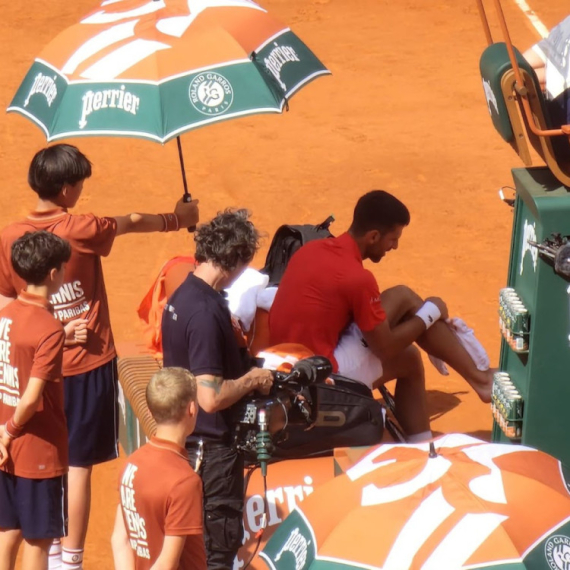 Đoković opet tražio pomoć lekara