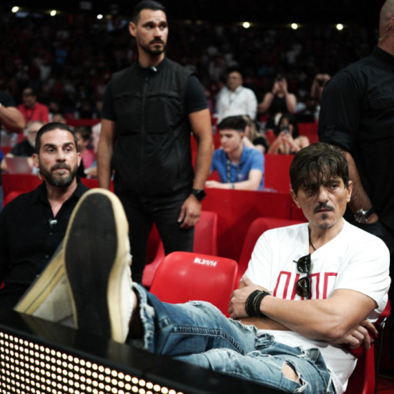 Olimpijakos "podelio" Janakopulosa: "Da li je država ovo videla?" VIDEO