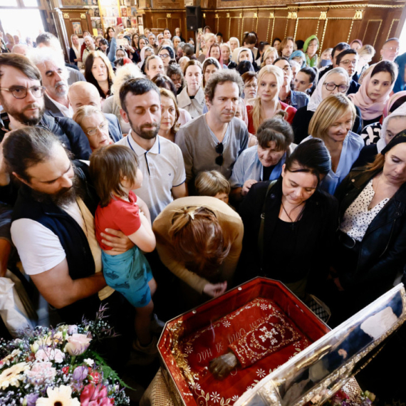 Sveti Sava ponovo među nama: Mošti stigle u Vaznesenjski hram FOTO/VIDEO