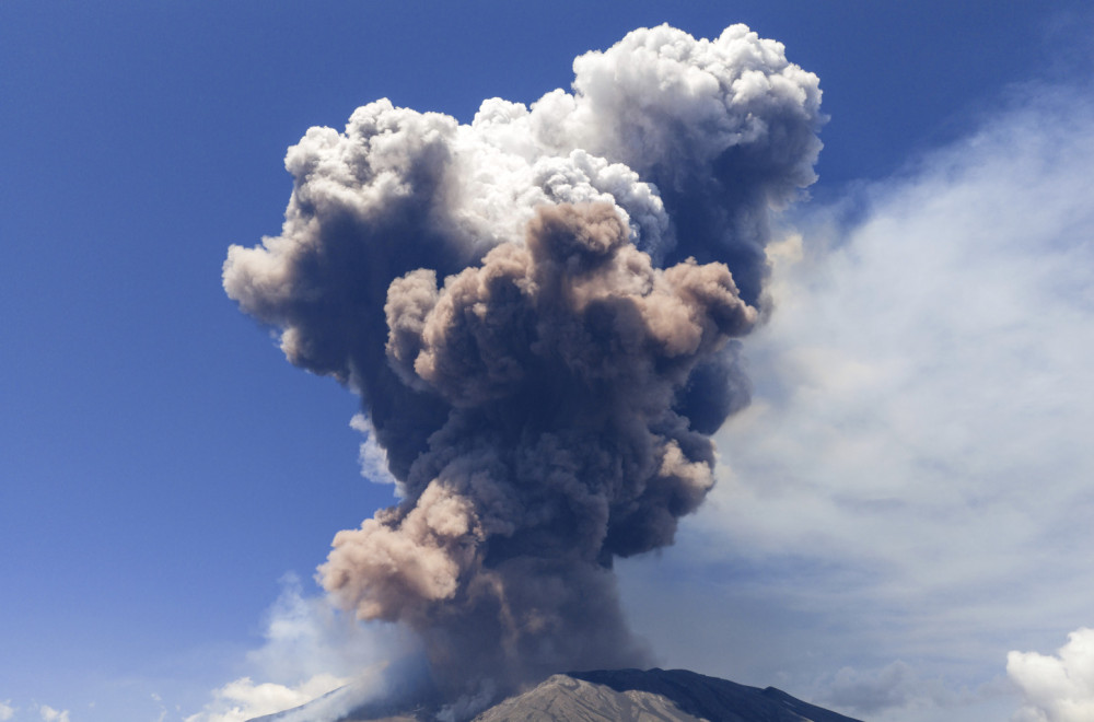 Haos na nebu iznad Beograda; Pik tek sledi, pepeo Etne ide ka nama VIDEO