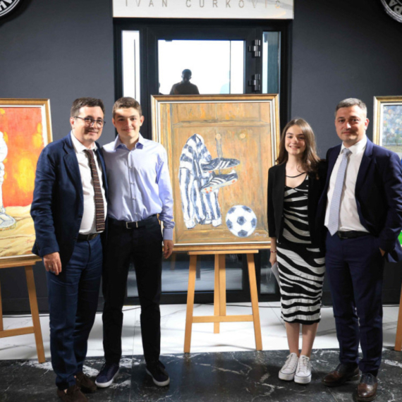 Na stadionu Partizana otvorena izložba "Moca – majstor sa loptom i sa kičicom"