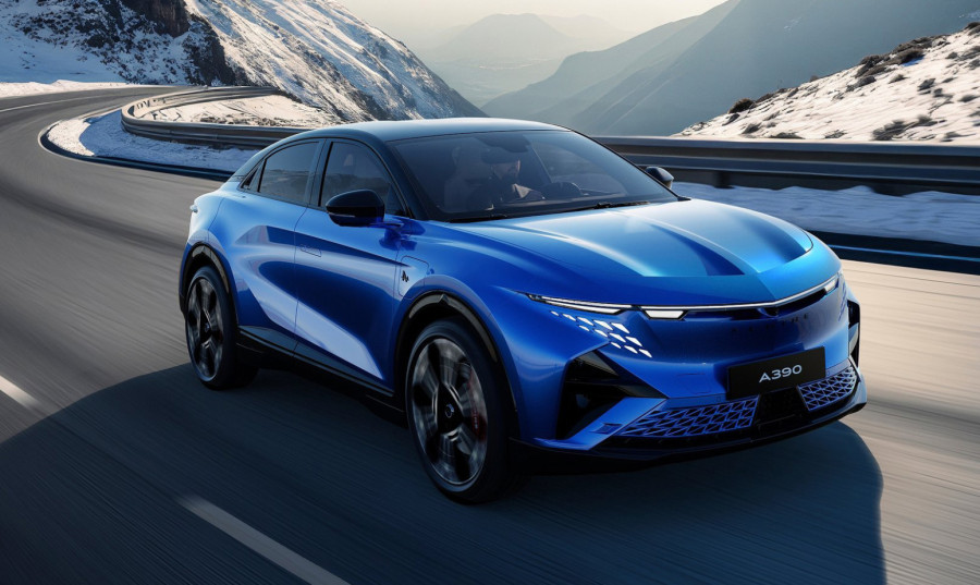 Novi Alpine raskida sa tradicijom: A390 je SUV težak preko dve tone! FOTO