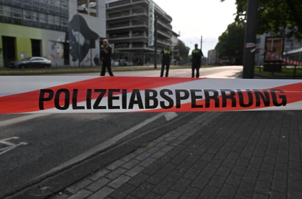 Užas u Nemačkoj: Automobil uleteo među decu, ima povređenih